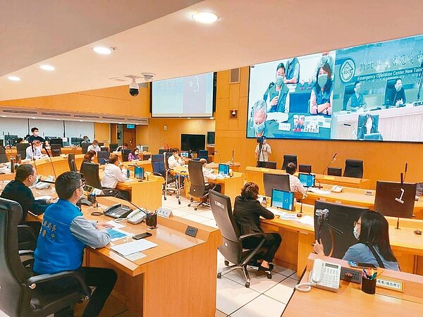 新北民政局因疫情引進6大智能管理，視訊行動治理、市民活動中心E化、戶政數位報名、宗教科技傳法、線上祭拜及納骨塔選位順序抽籤平台。圖／新北民政局提供