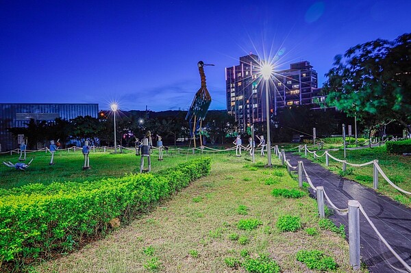 五股環保藝術公園夜景。圖／新北市政府提供