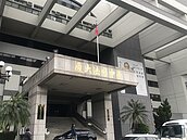 建商不甘華屋遭法拍　點交狂鋸木柱、打爛天花板