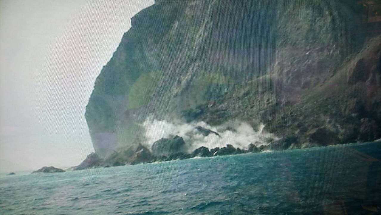 許源豊分享20年前的龜島磺煙噴發之大,近年所見白煙的量已不如以往。圖/許源豊提供