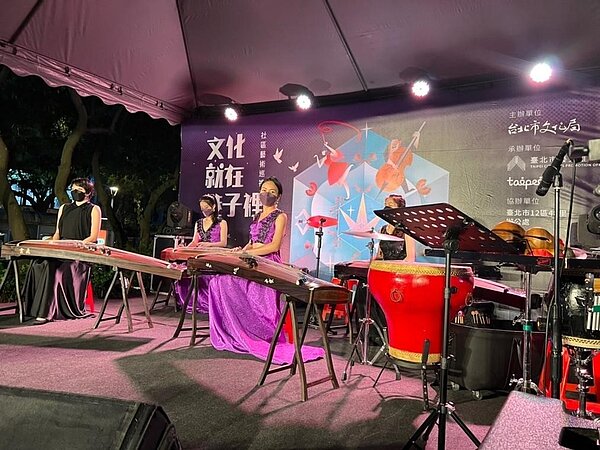 四象箏樂團表演，讓里民大飽耳福。圖／里長許益民提供