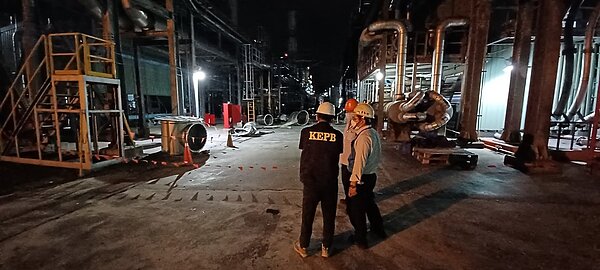 台聚高雄廠管線壓力過大爆炸,市府環保局獲報前往稽查。圖/市府環保局提供