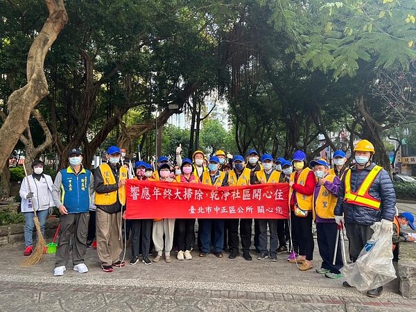 乾淨社區開心住，是南福里清潔日的口號。圖／里長許益民提供