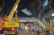 台北世貿陸橋拆除　吸引不少民眾拍照告別