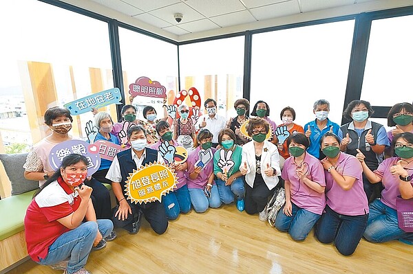 桃園市中壢一號社宅社福大樓15日啟用,5樓為長照機構,提供65歲以上長者日間照顧服務,也擴充居家服務與臨時住宿服務。圖/桃園市政府提供