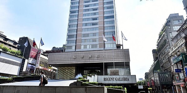 疫情趨緩、暑假開始、國旅振興補助7月15日上路等利多匯聚,觀光飯店大搶客。圖為台北晶華酒店。圖/中時電子報資料照片