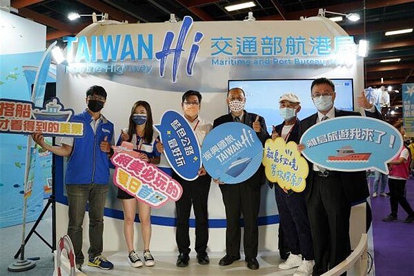 交通部航港局以「振興國旅TAIWAN Hi」參加台北夏季旅展，希望讓民眾更加瞭解藍色公路海運客運航線資訊及船遊觀光模式。圖／航港局提供