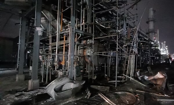 仁武區某聚合化學廠內管線壓力過大爆炸，市府環保局獲報前往稽查。圖／市府環保局提供
