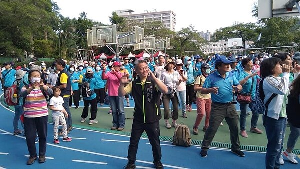 疫情前的文山區親山健行活動。圖／擷取自我愛政大里Facebook粉絲專頁
