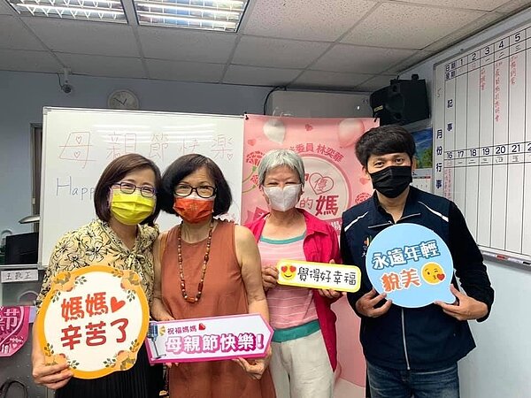 光武里母親節慶祝活動  圖片擷取自韓修和里長臉書