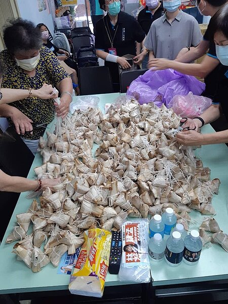 光武里端午包肉粽活動  圖片擷取自韓修和里長臉書