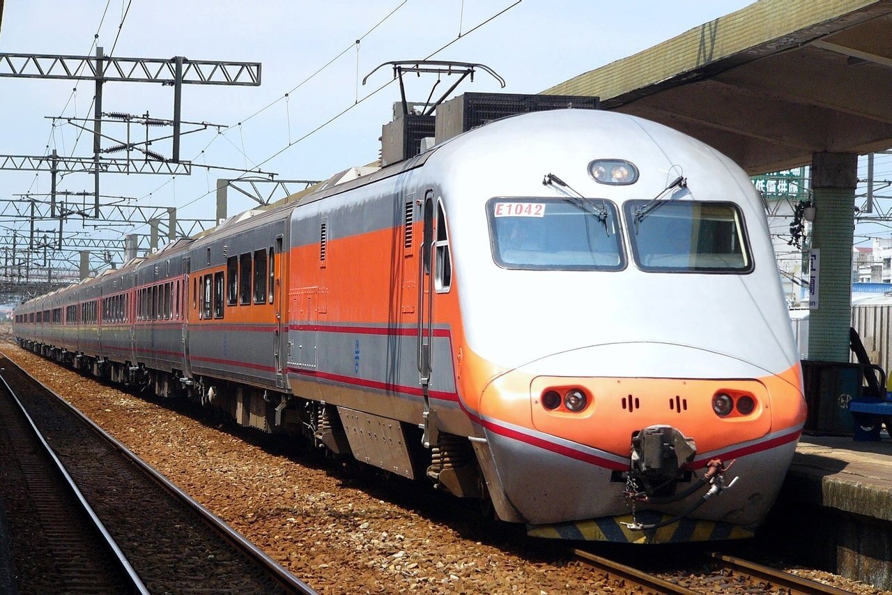 台鐵自強號列車16日上午傳出故障事件,造成旅客行程延誤約50分鐘。圖/聯合報系資料照片