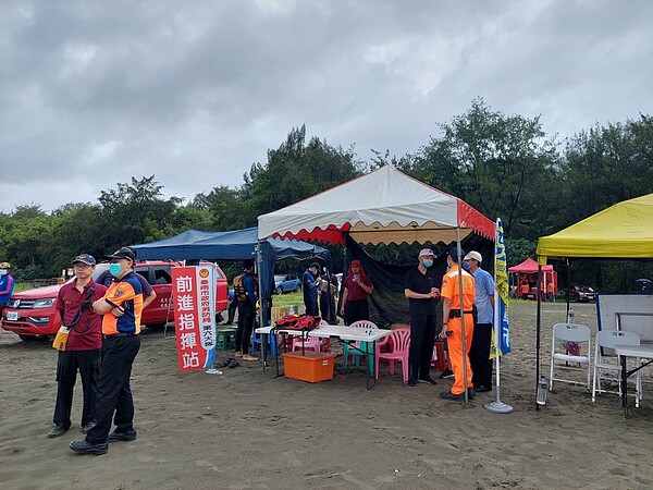 台南市消防局成立前進指揮所持續搜救。記者吳淑玲/翻攝