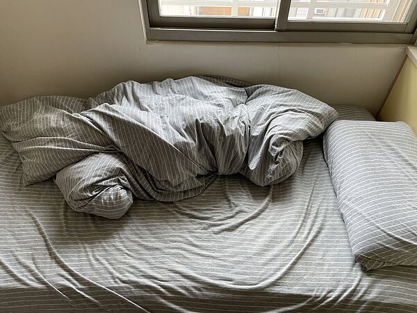 呂姓男子在房間點火燒棉被，結果差點燒毀整棟透天厝。棉被示意圖。記者張議晨／攝影 