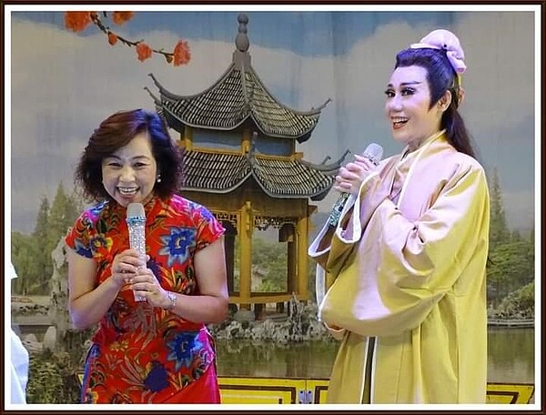  歌劇團好戲連台，陳瑞華也是戲迷，揚起熱情。圖／由里辦提供。
