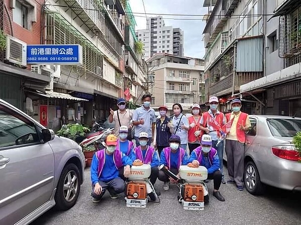 志工最團結，勤勞來做工。圖／由里辦提供。
