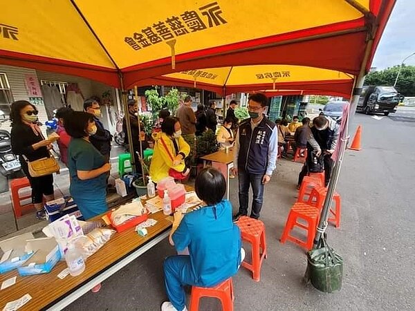 永慶房屋好厝邊，辛苦了！。圖／由里辦提供
