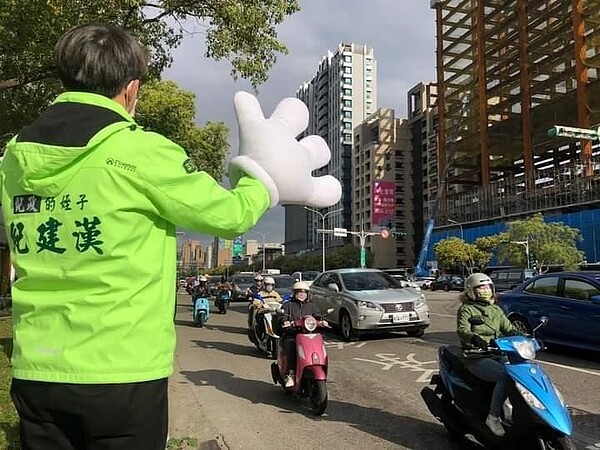 期待美好的事情發生。圖／由里辦提供
