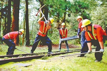 阿里山林業鐵路42號隧道明年4月完工後，林鐵及文資處道班工務人員就會進場鋪設軌道。圖／林鐵及文資處提供／呂妍庭嘉義傳真