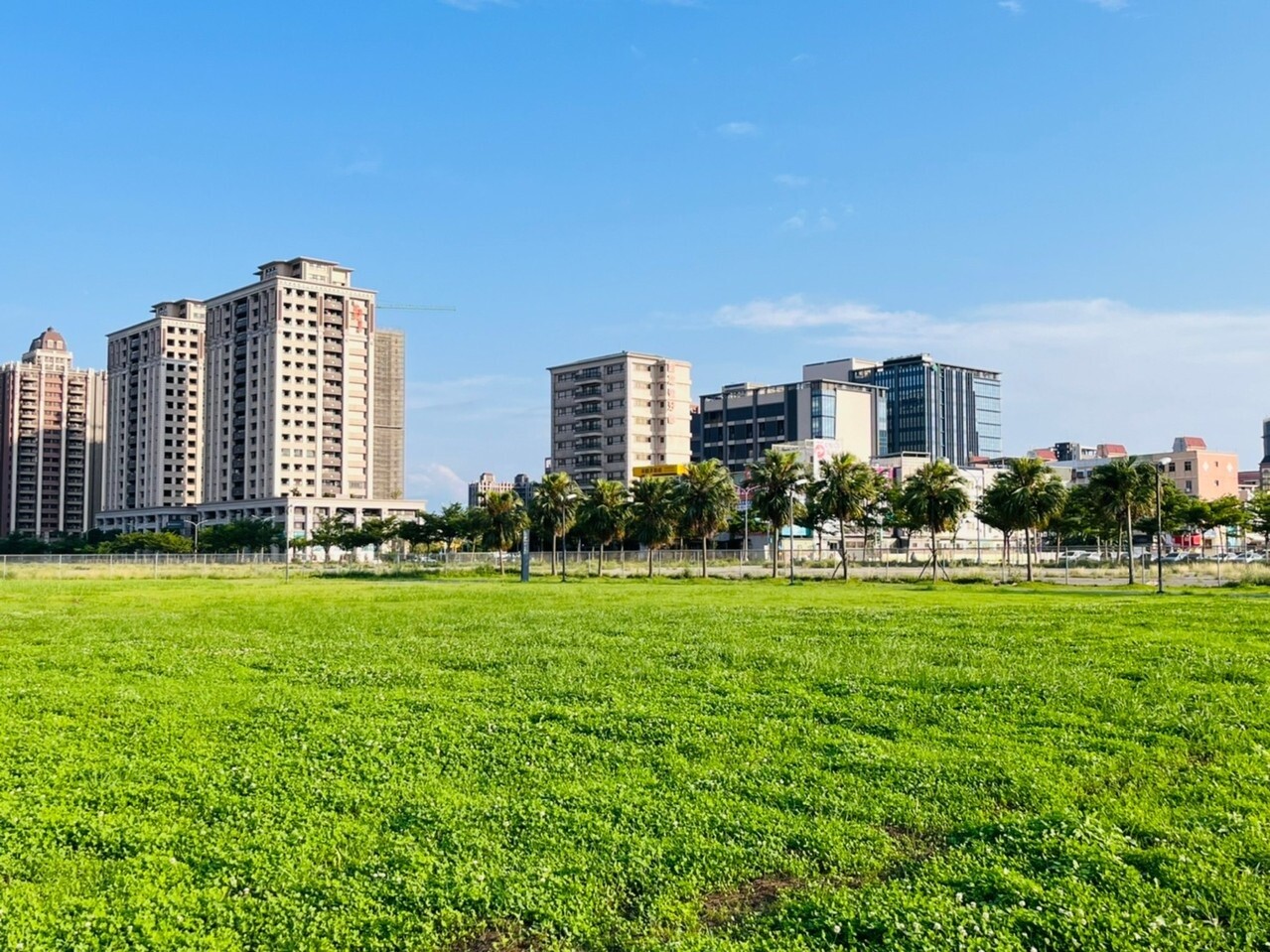 新竹縣政府稅務局提醒，民眾共有房地，若想適用地價稅自用住宅用地稅率，記得每位土地所有權人都要各自提出申請。記者游智文／攝影 