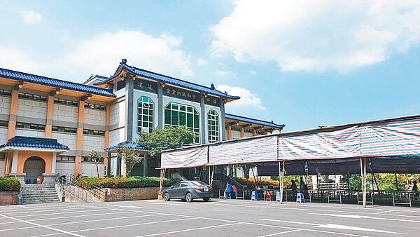 新北市中和納骨塔逾3萬個塔位已爆滿，6月底已再增設2千個牌位，並預計原地增建新的納骨塔。圖／聯合報資料照片