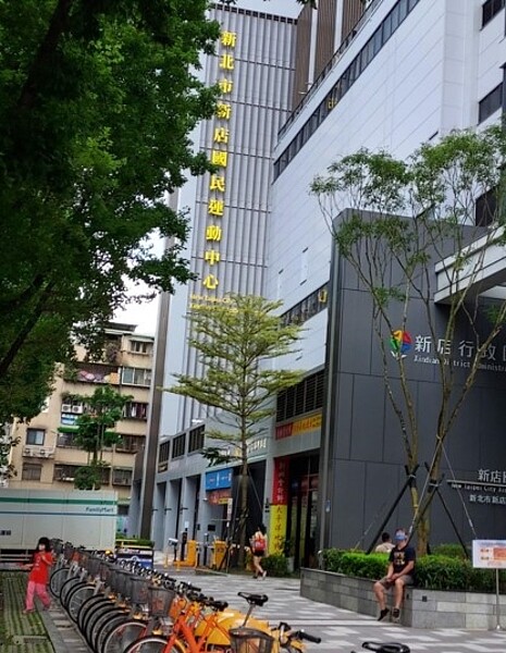 都更興建的行政園區國民運動中心。圖／易小滿攝

