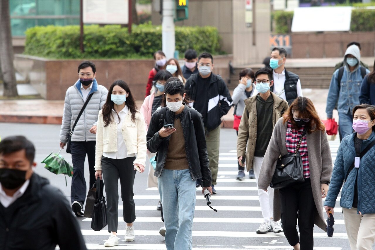 勞動部今(18)日公布最新減班休息(俗稱無薪假)統計,目前有2,851家,20,755人實施無薪假,較上一期增加372家、2,674人。記者邱德祥/攝影