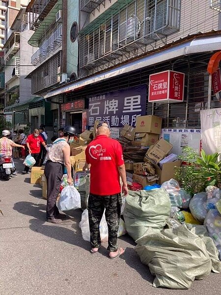 齊心協力，美化家園。圖／里辦提供