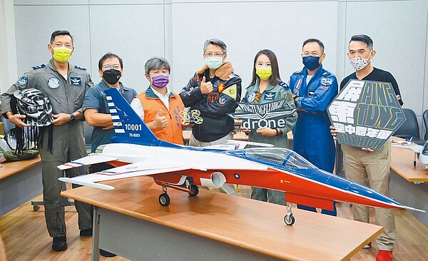 為期一個月的「2022屏東空中嘉年華活動」,屏東縣政府邀請民眾以不同以往的老鷹視角,體驗屏東天空。(林和生攝)