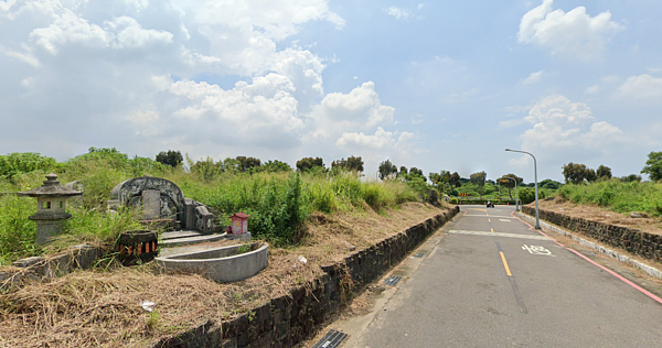 台南市政府有意開發400年歷史的台南南山公墓，設殯葬專區取代狹窄的市立殯儀館等。圖／取自google maps