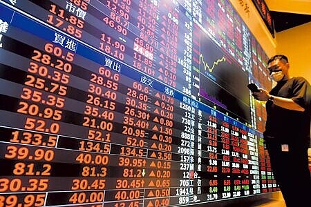 基金研究團隊表示,上半年股市出現驚人拋售潮,連債市跌勢也是「生涯中首見」。圖∕本報資料照片