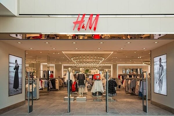瑞典服裝零售商H&M 18日宣布正式退出俄羅斯市場。(取材自臉書)