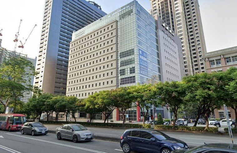 台中市政府坐落七期新市政核心,且擁有西屯成熟商圈,剛性需求極強,且周圍因寧靜、治安佳、文教氣息濃厚,具保值稀有及身分象徵性,吸引不少買房人的目光。圖/翻攝自Google map