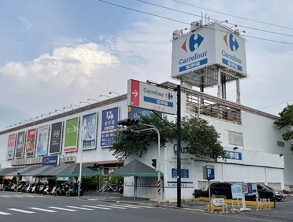 統一、統一超昨深夜宣布買下台灣家樂福。圖／聯合報