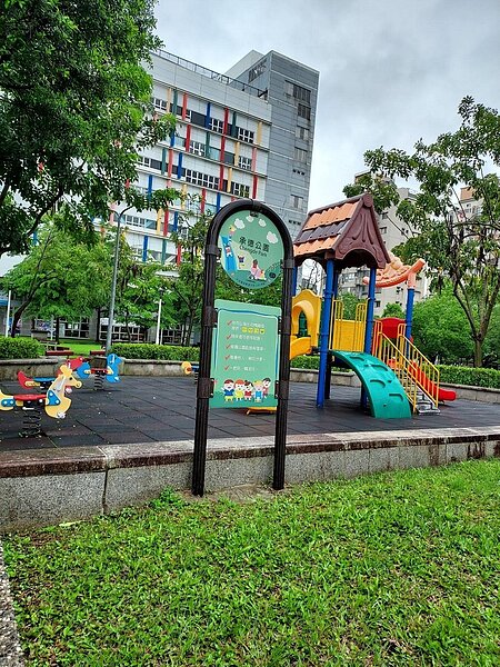 承德公園旁士林運動中心，帶來都會時尚氣息。圖／易小滿攝
