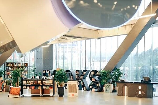 青島書店是混種的文化空間。圖／易小滿攝
