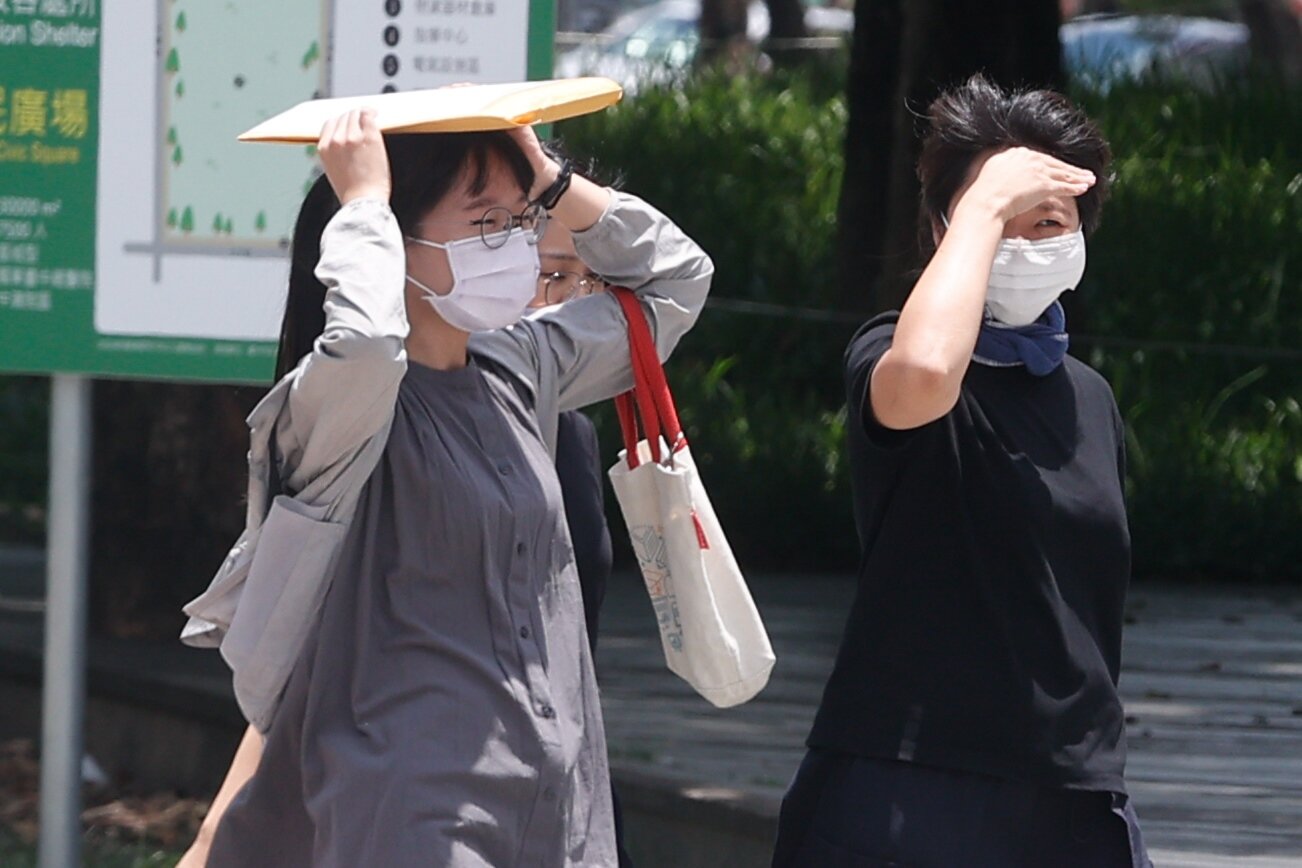 未來幾天高壓接近台灣附近後,午後的雲量不會像過去幾天增加那麼多,溫度的累積會更直接更快,預期極端高溫36-40度間的氣溫將可能會發生。記者黃仲裕/攝影