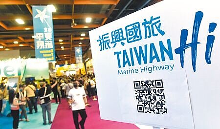 交通部觀光局推出悠遊國旅補助,市場反應熱烈。圖為「2022台北國際夏季旅展」現場,業者紛紛祭出旅展限定優惠,搶攻國旅商機。(圖∕顏謙隆)