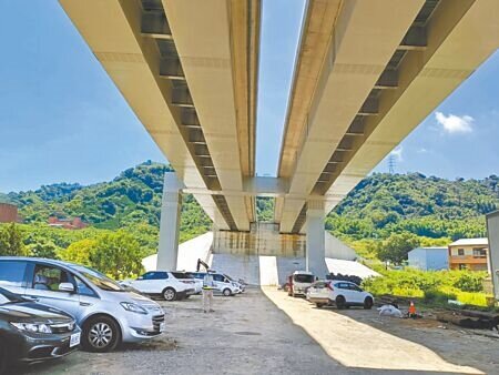 國4豐潭段將於年底完工,立委江啟臣要求立交銜接東豐快速道路。(陳淑娥攝)