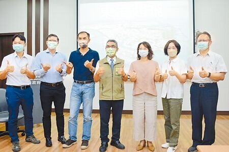 屏東縣政府團隊投注超過15億元,將廢棄東港車站華麗轉型,可望成就東港新都心。(林和生攝)