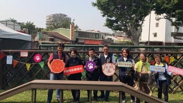 為幸福而生，為愛而活，為生命而感動。圖／由里辦提供
