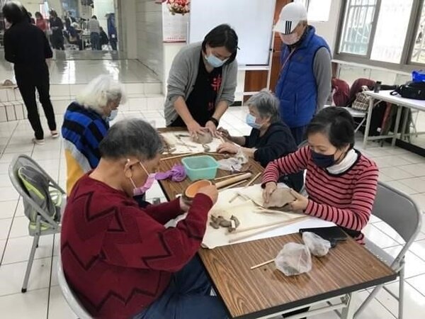 手腳靈活，長青樂活。圖／易小滿攝
