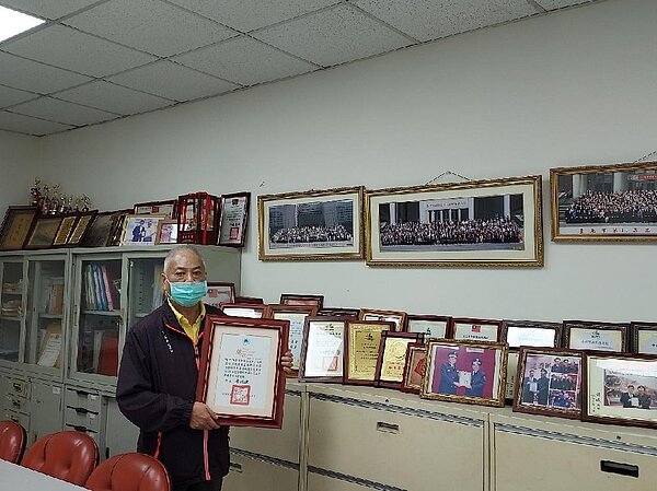 里長陳中和榮獲獎章無數，是專職的明證。圖／易小滿攝
