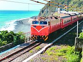 國旅爆發　台鐵8月恢復全班次