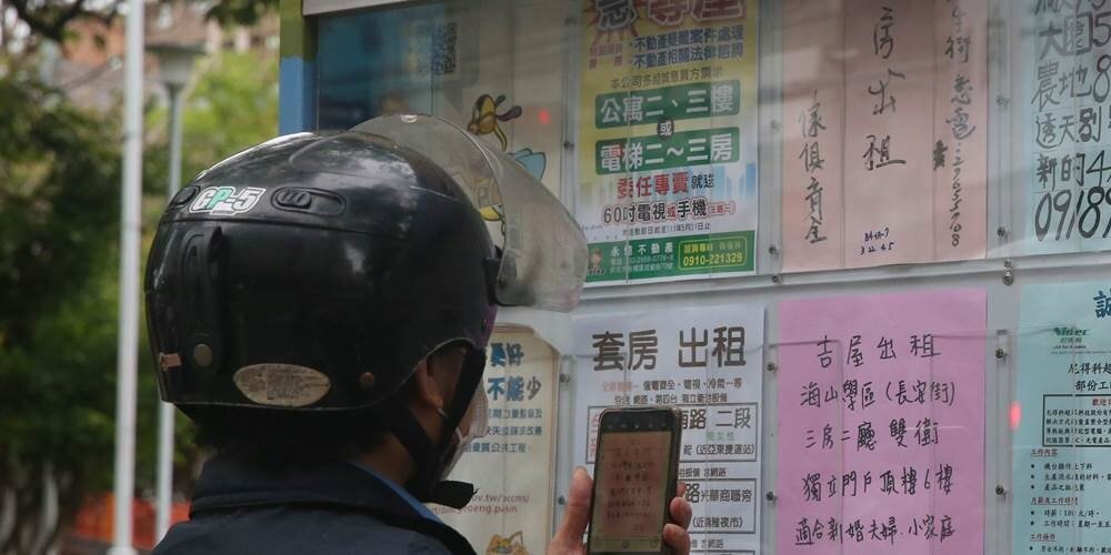 內政部開辦300億元租金補貼,但有租客反應,申請租金補貼後,房東惡意漲租。內政部21日表示,房客可向縣市政府提出申訴,初犯處3萬至30萬元罰鍰,屢不改正,加重處罰5萬至50萬元,並可按次處罰。圖/