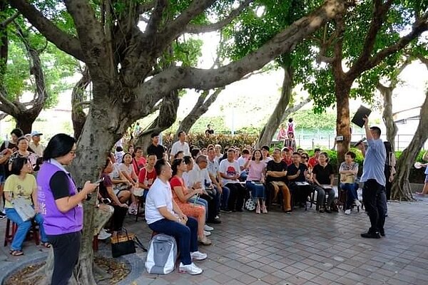 互相學習,一起成長。圖/里辦提供