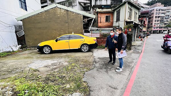 違建拆除施工前。圖/土城區公所提供