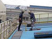 屋頂修繕易生意外職災　台中市勞工局提醒應事先申報