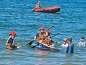 新北首座海上運動中心　侯體驗SUP