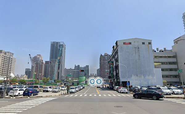 左營房市交易量大減,房價卻居高不下。圖/翻攝自Google maps